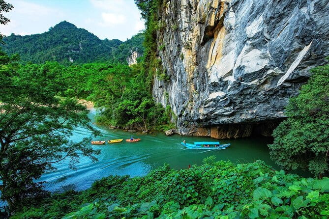 Phong Nha Cave & Paradise Cave Full-Day Exploration from Hue - The short break after Paradise: lunch near the park area