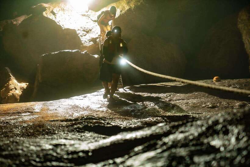 Phong Nha: Phong Nha Cave Expedition 4.5 km by Kayak - Phong Nha’s cave wonders, minus the tourist shine