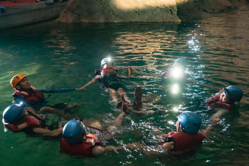 Phong Nha: Phong Nha Cave Expedition 4.5 km by Kayak - Switching gears at noon: hiking for 1.5 km