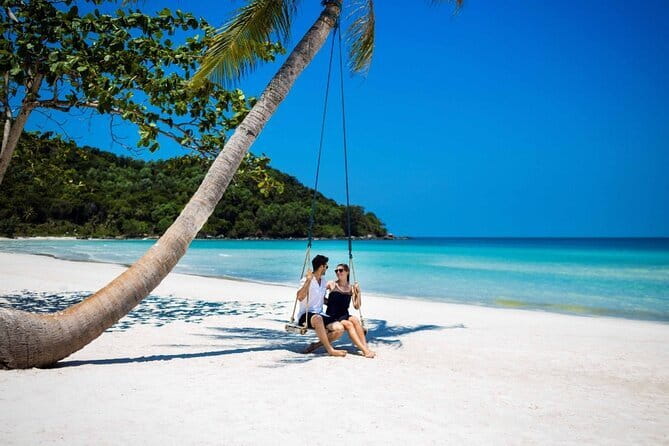 Phu Quoc: Snorkeling and Island Hopping By Speedboat with Lunch - On-board comforts: cold water, fruit, and a guide that runs the day