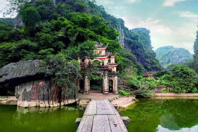 Premium Hoa lu - Trang An - Mua Cave with Buffet Lunch from Hanoi - Trang An Grottoes boat ride: the main show