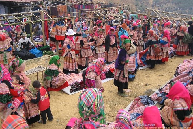 Private Car and Tour Guide Exploring Northern Vietnam - Bac Ha market timing: great colors, but watch the clock