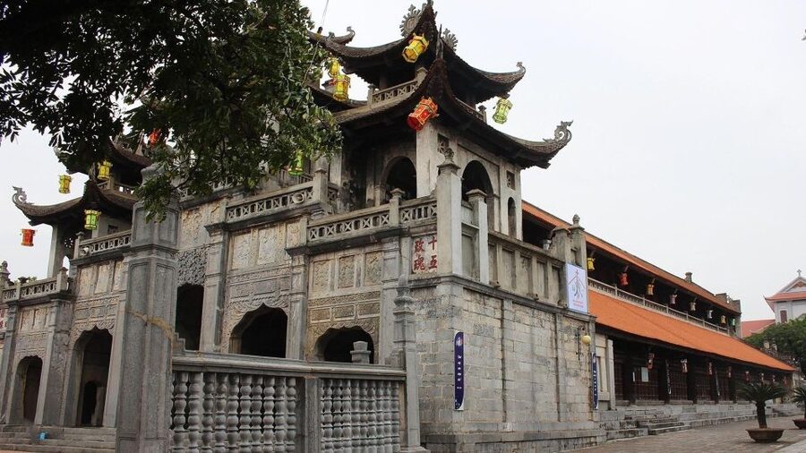 Private Car/Bus Renting Hanoi - Ninh Binh - Halong - Sapa... - Lunch With Local Special Cuisines: A Real Rest Break