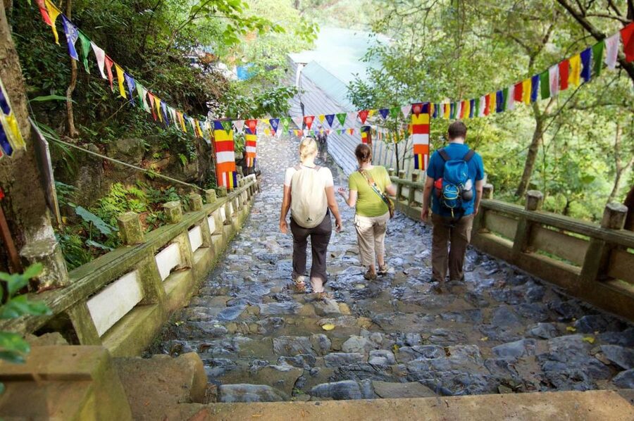 Private Car/Bus Renting Hanoi - Ninh Binh - Halong - Sapa... - What to Pack and Wear: Cathedral Comfort, Trek Shoes, and Heat Reality