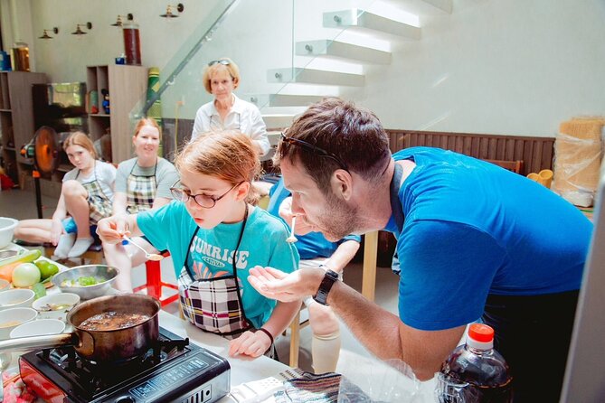 Private cooking class tour with Master Chef - Palm Leaf Souvenirs, Boat Shaking, and Crab Catching
