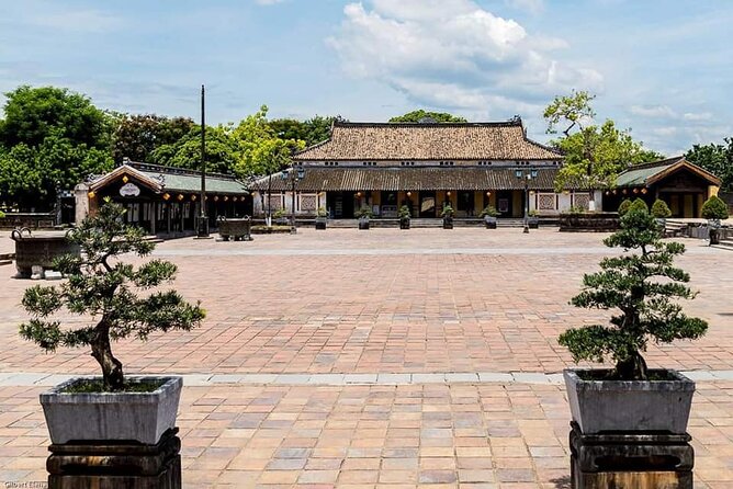 Private Full-Day Tour of Hue from Da Nang or Hoi An City - Stop 1: Hue Imperial City (The Citadel) and the layers of power