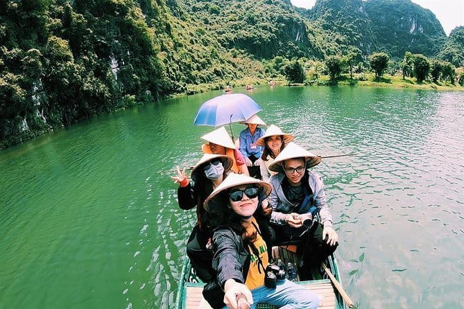 Private Full-Day Tour to Halong Bay from Hanoi - Food on the boat and what it means for your schedule
