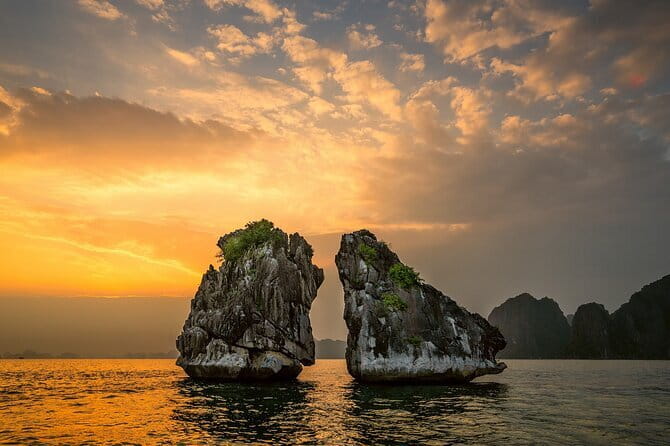 Private Full-Day Tour to Halong Bay from Hanoi - Luon Cave: kayak or bamboo boat through the tunnel