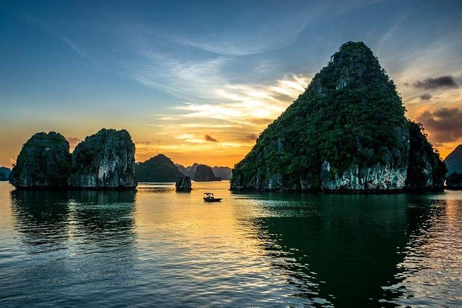 Private Ha Long bay day trip(From Hanoi city or Halong harbour) - Cruising Ha Long Bay, then tucking into seafood lunch