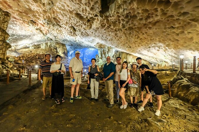 Private Ha Long bay day trip(From Hanoi city or Halong harbour) - Ba Hang floating village: sampan and kayak time on real water