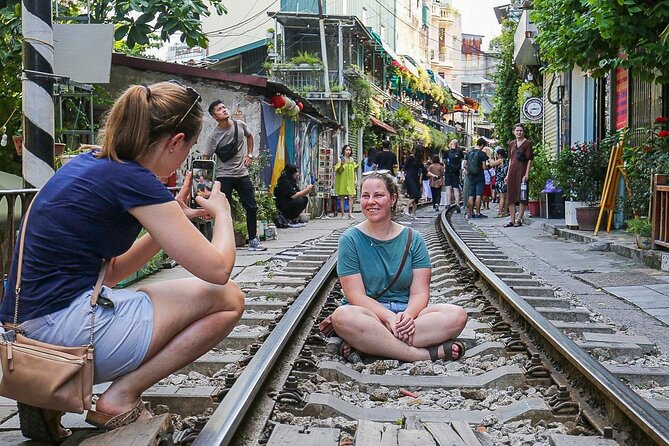 Private Hanoi Food Tour with Train Street and Local Delights - Why a good guide matters on Hanoi street food