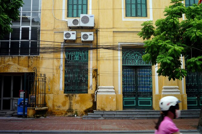 Private Hanoi Half-Day Tour: Train Street and Must Visit Places - Hoa Lo Prison, what you see in 30 minutes