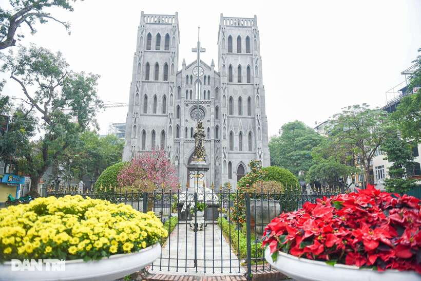 Private Hanoi Walking Tour with visit Train Street - St. Joseph’s Cathedral on Nhà Chung Street: architecture you can read in 10 minutes