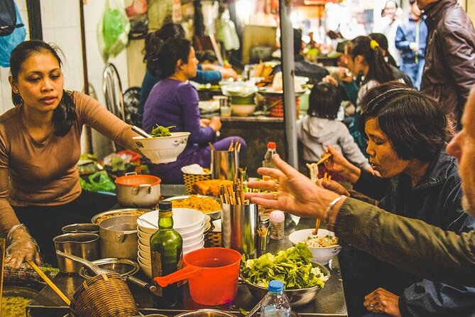 PRIVATE Hoi An Ancient Town - Night Market Street Food By Night - Ancient Town Sights Plus Night Market Eating, in One Flow