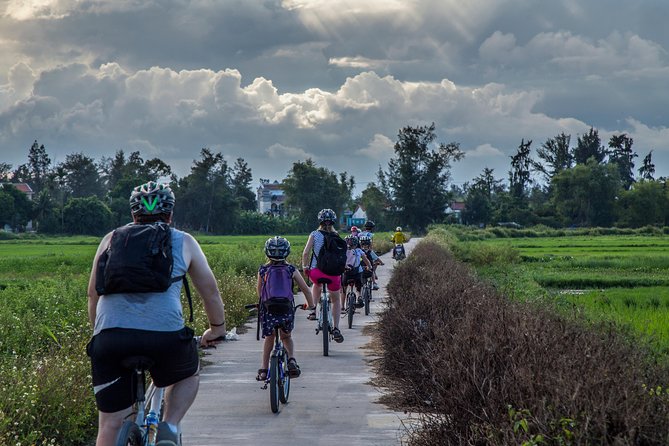 Private Hoi An Evening Food Tastings Tour by Bike - Tra Que Vegetable Village: Tasting Noodles From the Organic Garden