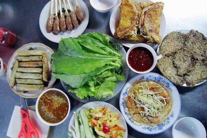 Private HoiAn Ancient Town Night Market Street food tour by Night - Entering Hoi An After Dark: How the Tour Stays Low-Stress