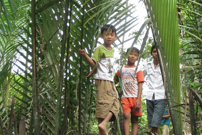 Private Insight Mekong Delta (Day Trip) - Stop 2: Ben Tre family visit for mats, fruits, and tea