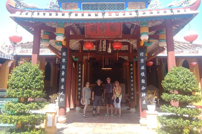 Private luxury Ba Na Hills & Hoi An Walking Tour, Night Market - Lantern-lit streets and the night market hour you can actually enjoy