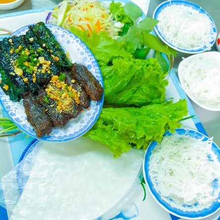 Private Street Food Evening Walking Tour in Ho Chi Minh City - The Flower Market Moment and the Lotus Story