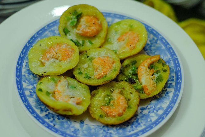 Private Street Food Motorbike Tour in Ho Chi Minh City - Stop 2, District 10 night flower market plus street food energy
