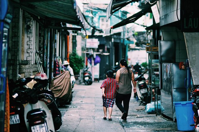 Private Street Food Tour by Motorbike/Car with Local Students - Private hotel pickup and motorbike street-level perspective
