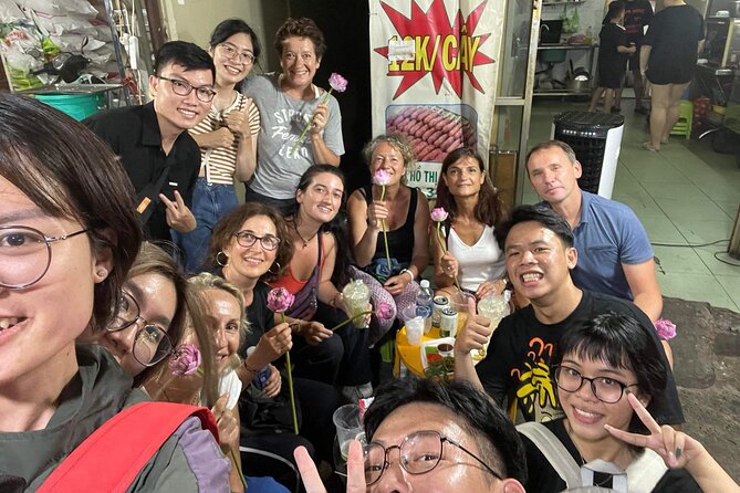Private Street Food Tour by Motorbike in Ho Chi Minh City - Le Van Tam Park: a quick palate reset in a local green pocket