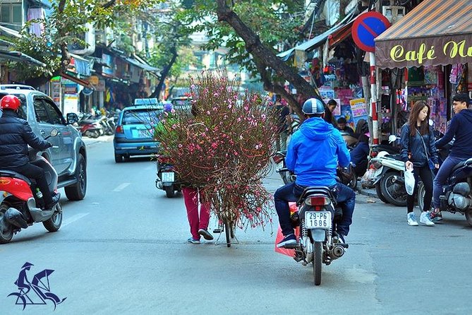 Private tour - Hanoi old quarter cyclo tour (2 hours) - What you are really paying for: an English guide in the middle of noise