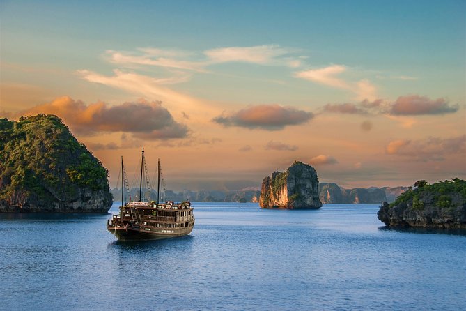 Private transfer between Hanoi and Halong - The Smoothness Factor: Communication, Waiting, and Late-Night Timing