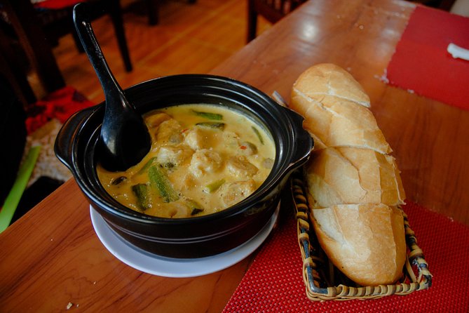 Private Vegan Food Tour By Scooter in Ho Chi Minh City - Viet Nam Quoc Tu pagoda stop before it closes