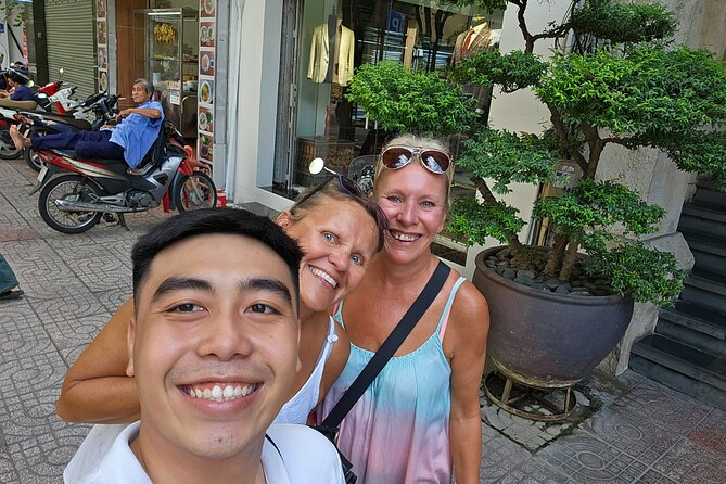 Private Walking Half Day Tour in Ho Chi Minh City - Nguyen Hue Avenue and the Saigon Opera House Exterior Moment