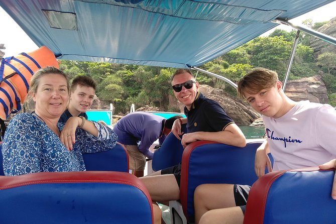 REAL snorkel &island hopping by SPEEDBOAT-EXPLORE CUISINES(MAX12) - Drinks and Comfort: Small Extras That Change the Day