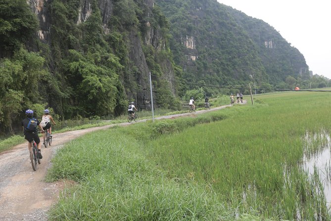 Red River island backroad, Rural Countyside Area and Train Street - The pickup, bike setup, and safety briefing that keep it from feeling stressful