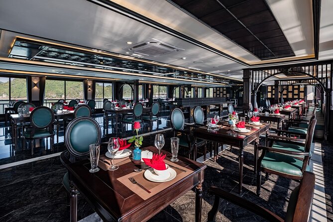 RITA CRUISE - LUXURY 5 STAR CRUISE in HALONG BAY from HANOI - Swimming pool and jacuzzi time: how to use the ship between activities