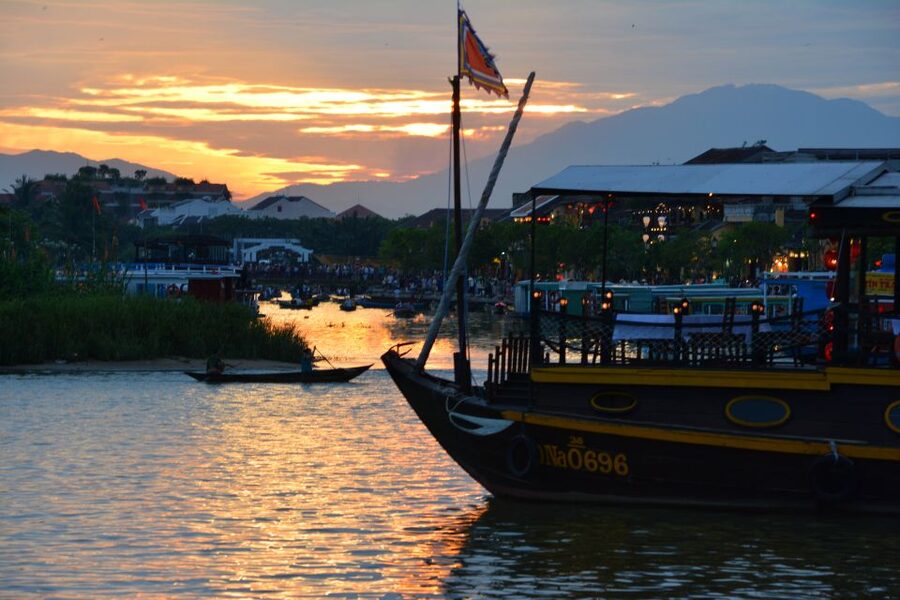 Romantic Sunset Dinner Cruise in Hoi An - Practical Details That Affect Your Evening