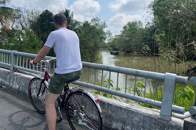 Rural Can Tho Biking Trail - Truc Lam and the Malayan Banyan Tree: Two Kinds of Wonder