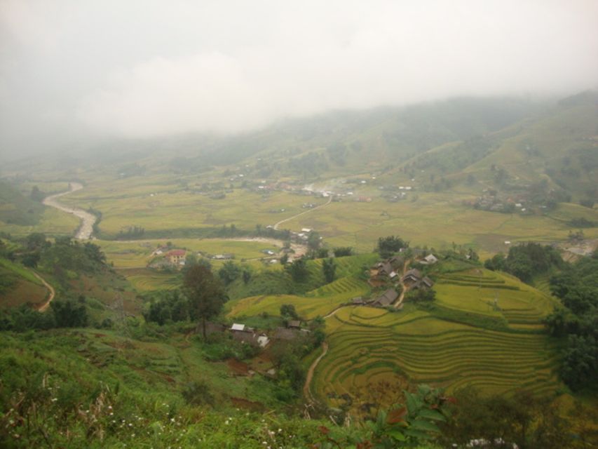 Sa Pa: 6-Hours Muong Hoa Valley Trek with Local Ethnic guide - Ta Van village homes: weaving and rice cultivation up close