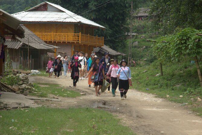 Sa Pa Full Day Trekking Tour - Stop 2: Lao Chai for Black H’mong and Red Dao culture