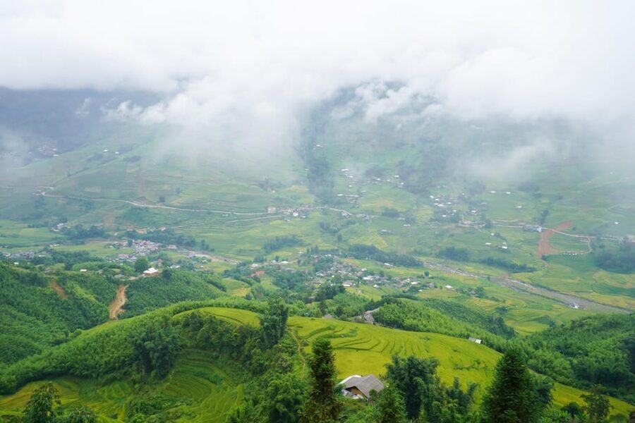 Sa Pa: Half-Day Cat Cat Village Hike to Meet H'mong People - The H’mong dance show: a short cultural moment that fits the schedule