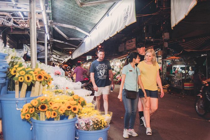 Saigon Authentic Walking Street Food Tour 12+ Tastings Included - What you’ll eat: eight iconic dishes plus bonus tastes