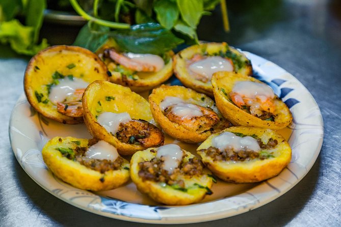 Saigon Authentic Walking Street Food Tour 12+ Tastings Included - How the English-speaking guide turns food into city context