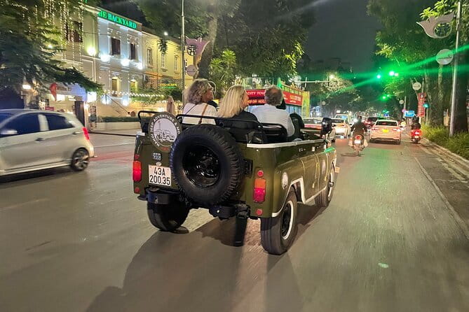 Saigon By Night Open Air Jeep Street Food Tour Experience - Getting your bearings in Quận 1, then sliding into the real streets