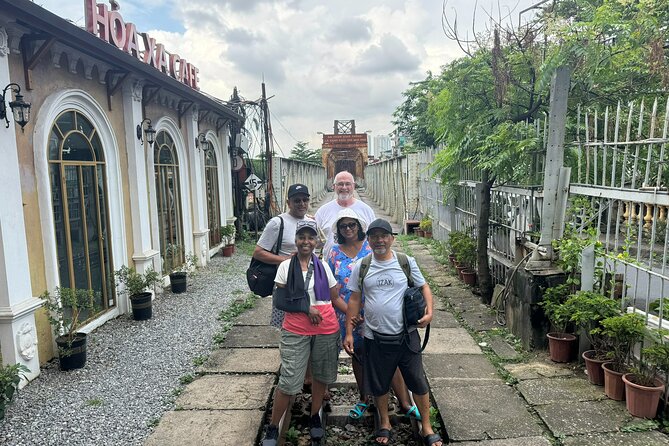 Saigon Jeep City Tour, Backstreet, Cultures hidden Gems 4 Hours - Independence Palace Area: A War-Era Landmark You Learn From the Outside