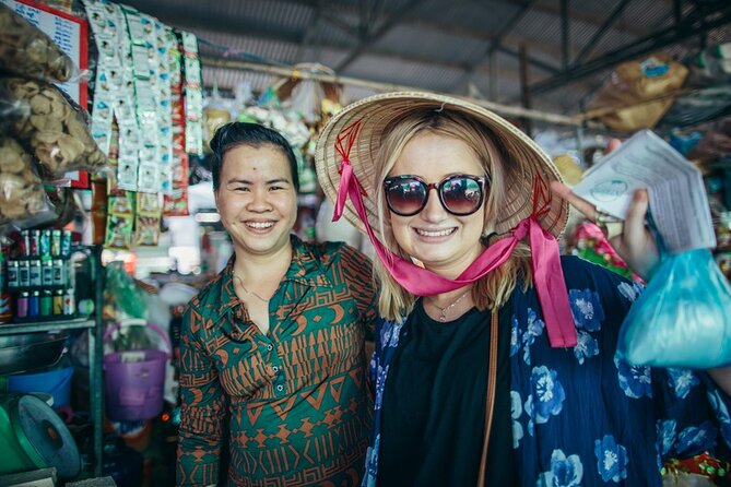 Saigon Night Bites on Foot: Local Vendors, Stories & Sweet Finish - A 5 pm start that keeps the night food vibe on track