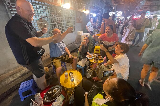 Saigon Night Craft Beer and Street Food By Scooter and motorbike - Stop 2: Nguyen Thien Thuat Street Food, Where You Actually Eat