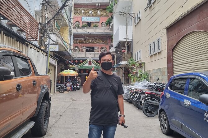 Saigon Private/Small Group Walking Food Tour with 13 Tastings - Getting started at War Remnants Museum, and what pickup actually changes
