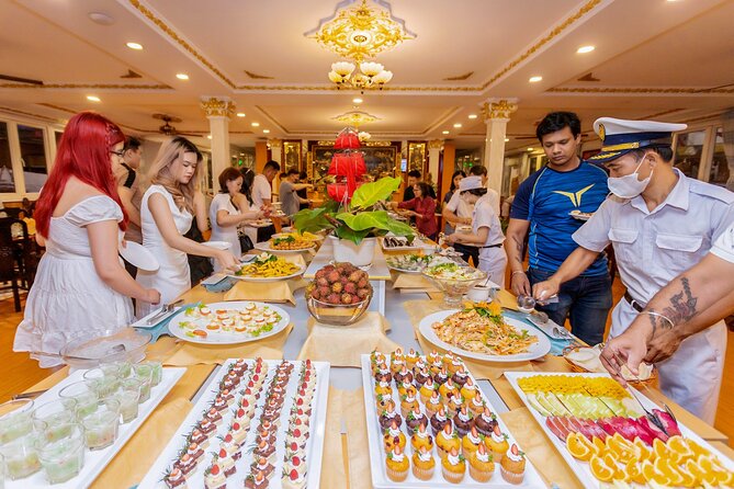 Saigon River Dinner Cruise: Buffet, Set Menu, Fine Dining (3hrs) - Service quality: why the guide can make or break the night