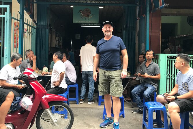 Saigon Slum tour and Saigon Chillspots by motorbike/ Aodai rider - The flower market moment: making a lotus shape