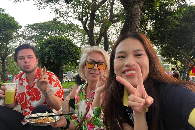 Saigon Street Food By Night - Foodie City Private Tour With Local Guide - The 5:30 pm Rhythm: How the Evening Tour Flows