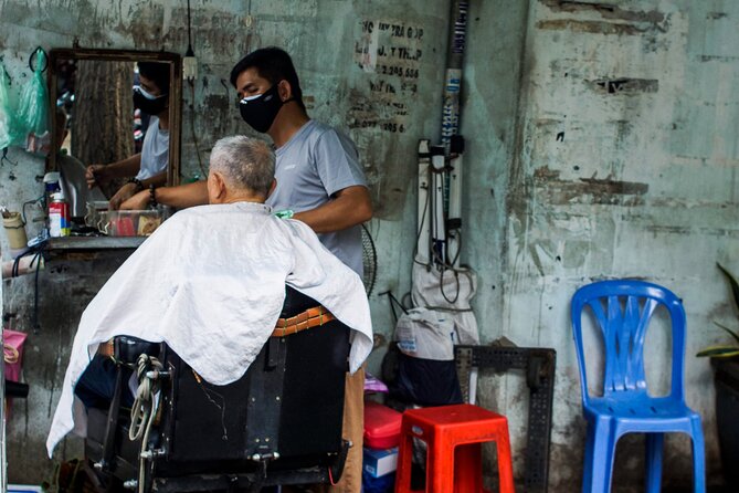 Saigon Street Photography Experience - Temple time: shifting your pace and your perspective