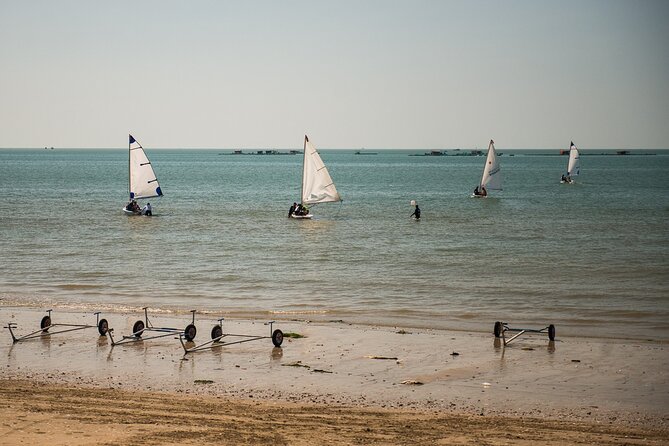 Sailing lessons - Morning sailing in Mui Ne: the timing that changes everything